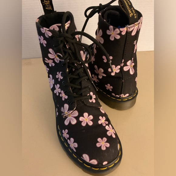 Dr. Martens women floral canvas combat 1460 page meadow boots 7 - Picture 11 of 14